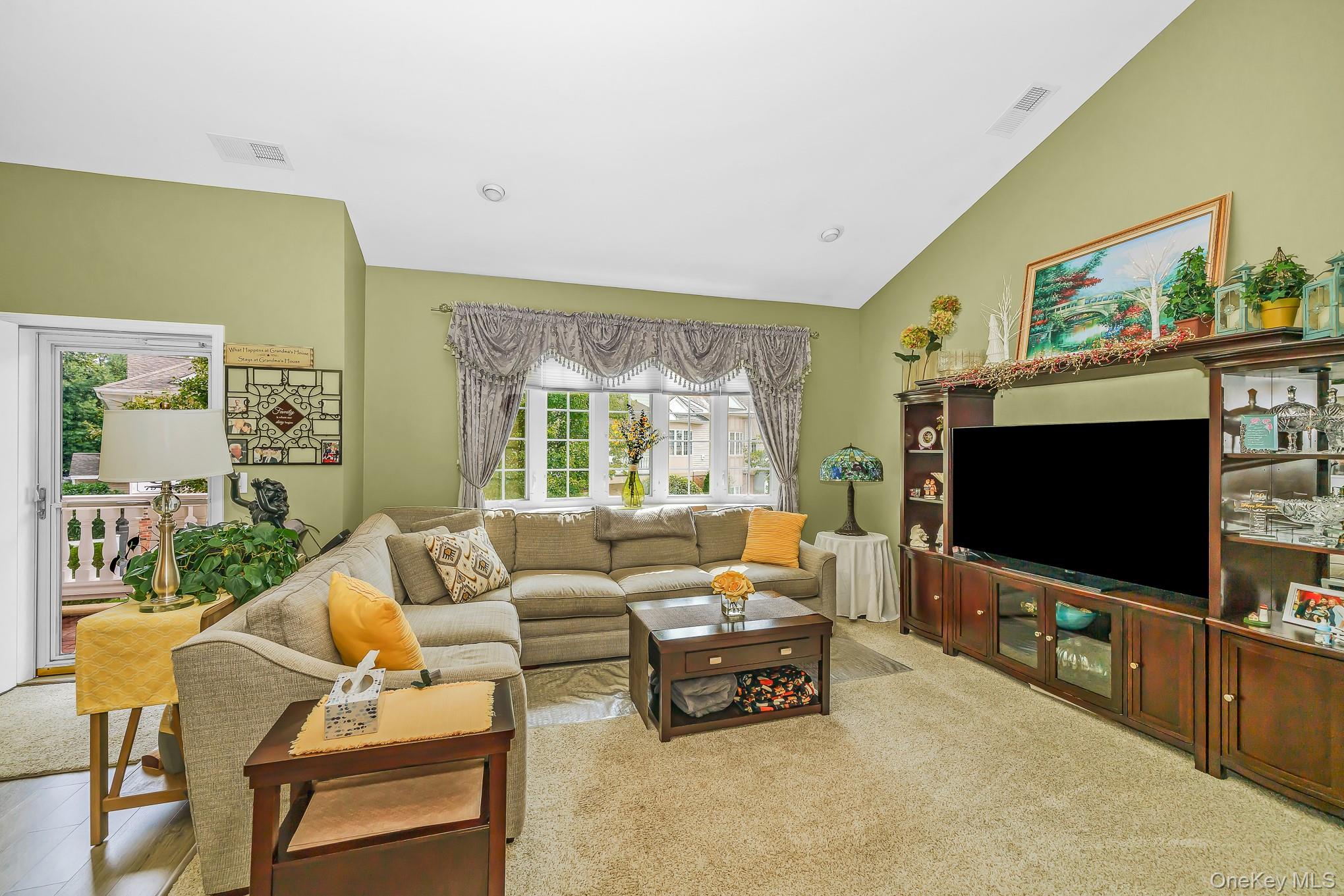 30 Sarah Court Property Photo 7