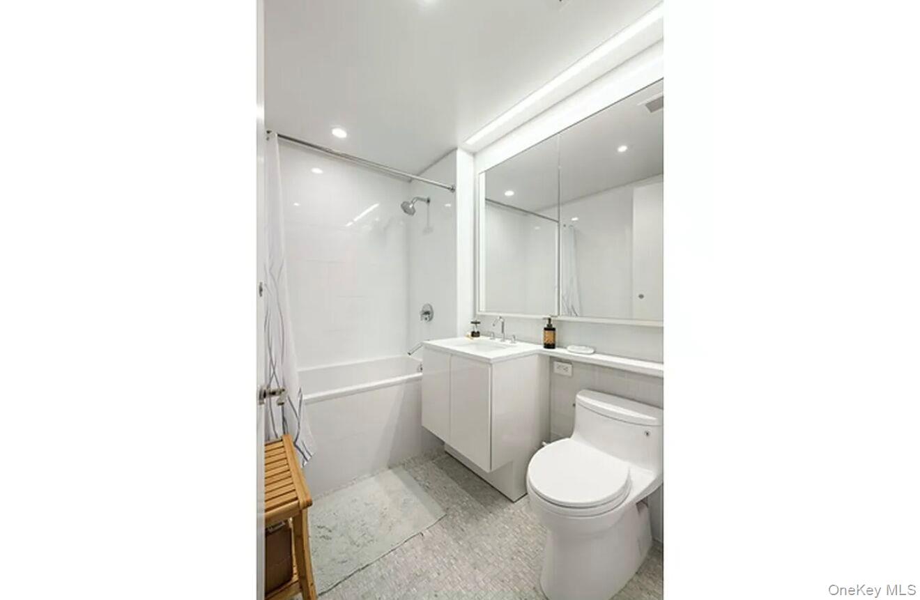 50 Riverside Boulevard 15m Property Photo 11