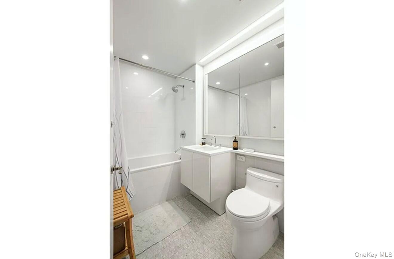 50 Riverside Boulevard 15m Property Photo 12