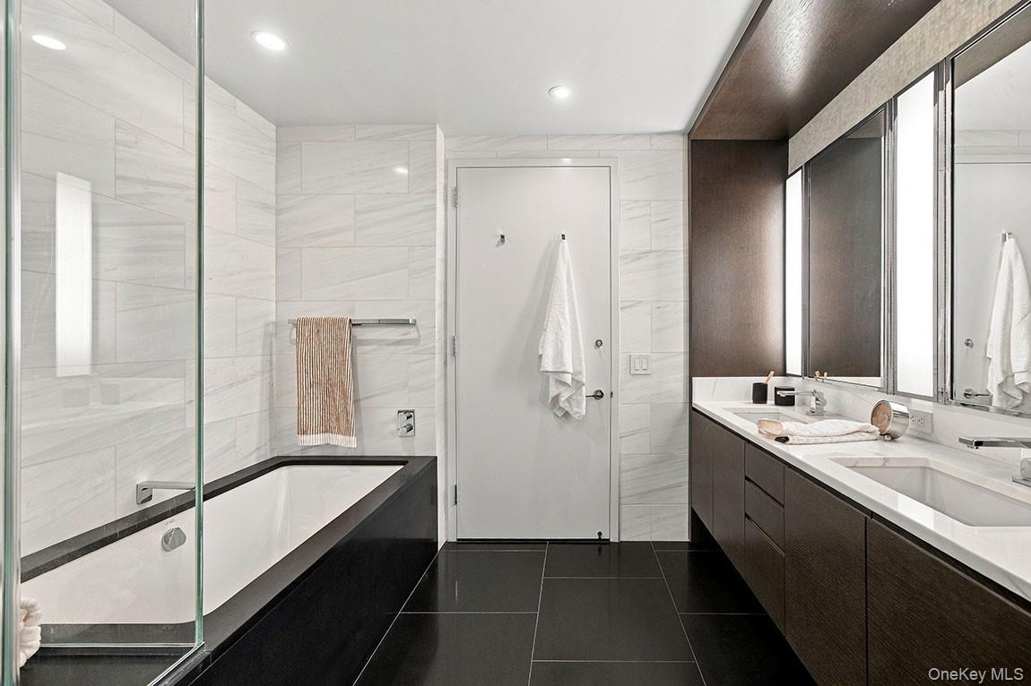 50 Riverside Boulevard 15m Property Photo 14
