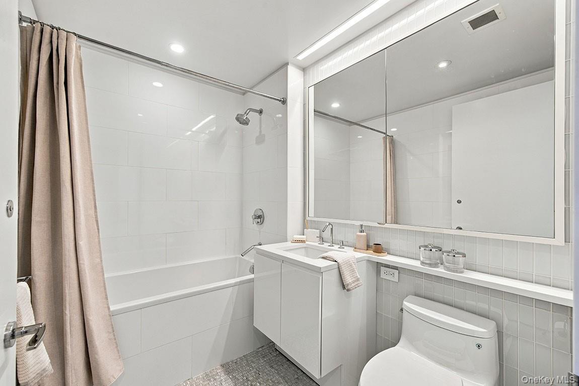 50 Riverside Boulevard 15m Property Photo 19