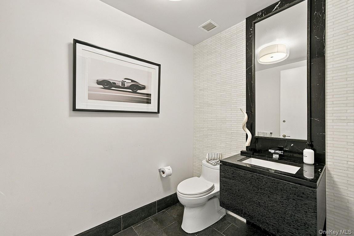 50 Riverside Boulevard 15m Property Photo 20