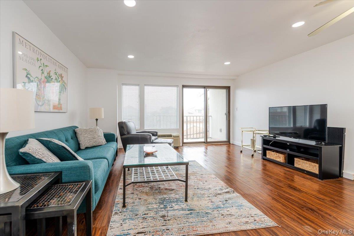 235 W Park Avenue 205 Property Photo 3