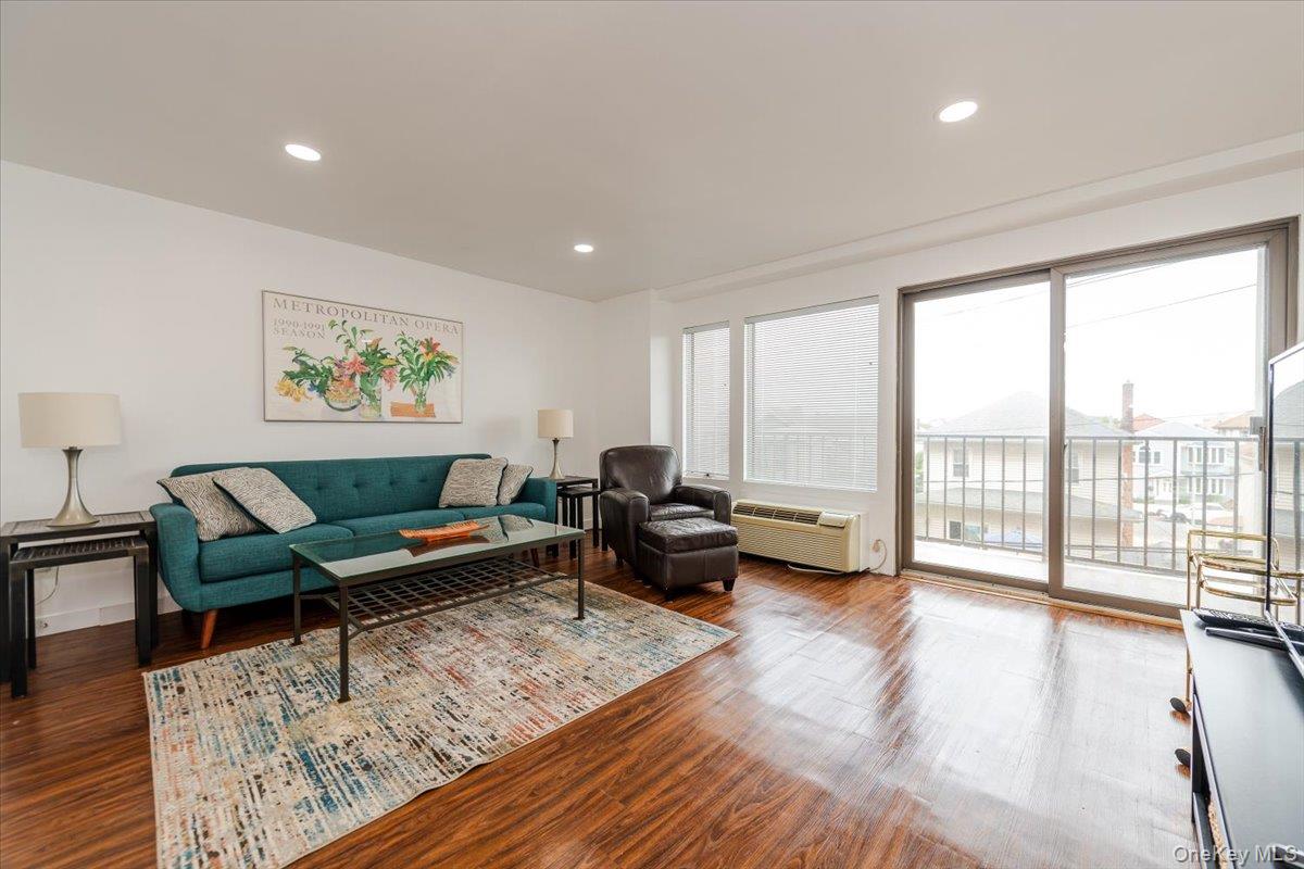 235 W Park Avenue 205 Property Photo 4