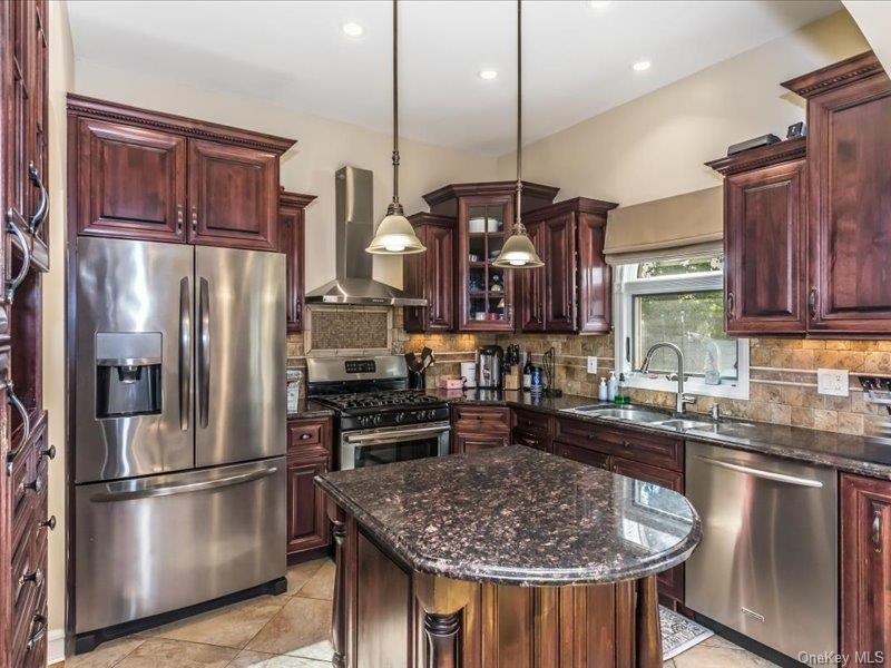 260 W 20th Street Property Photo 9
