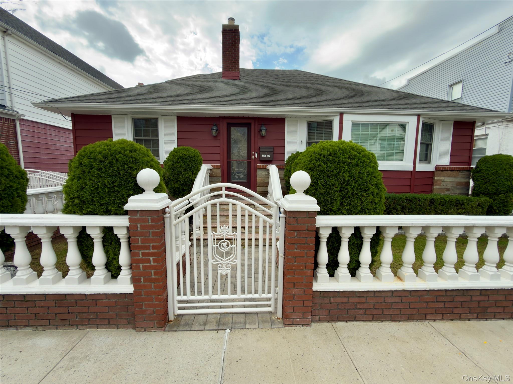 12714 102nd Road Property Photo 1