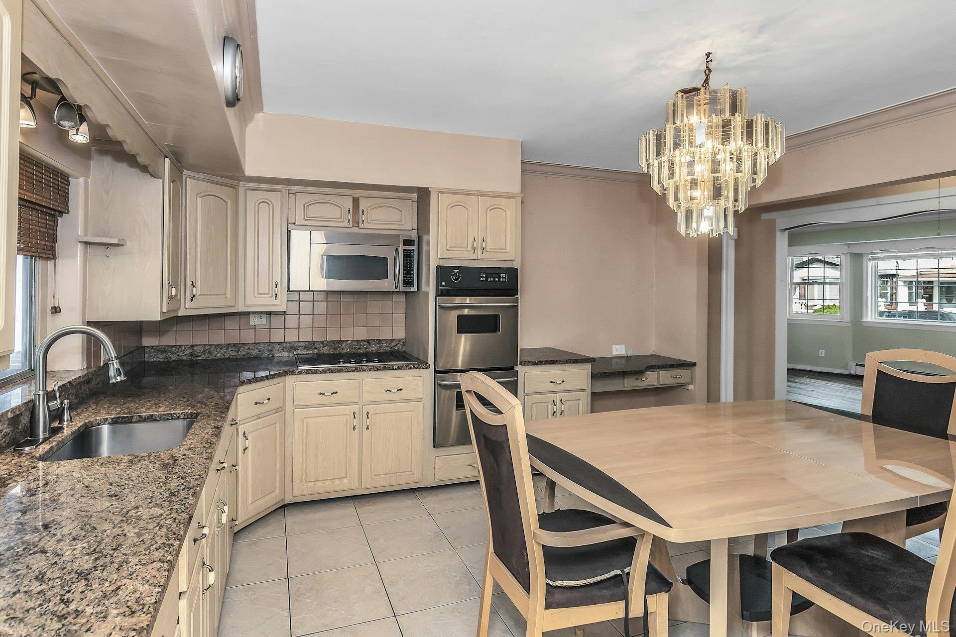12714 102nd Road Property Photo 8