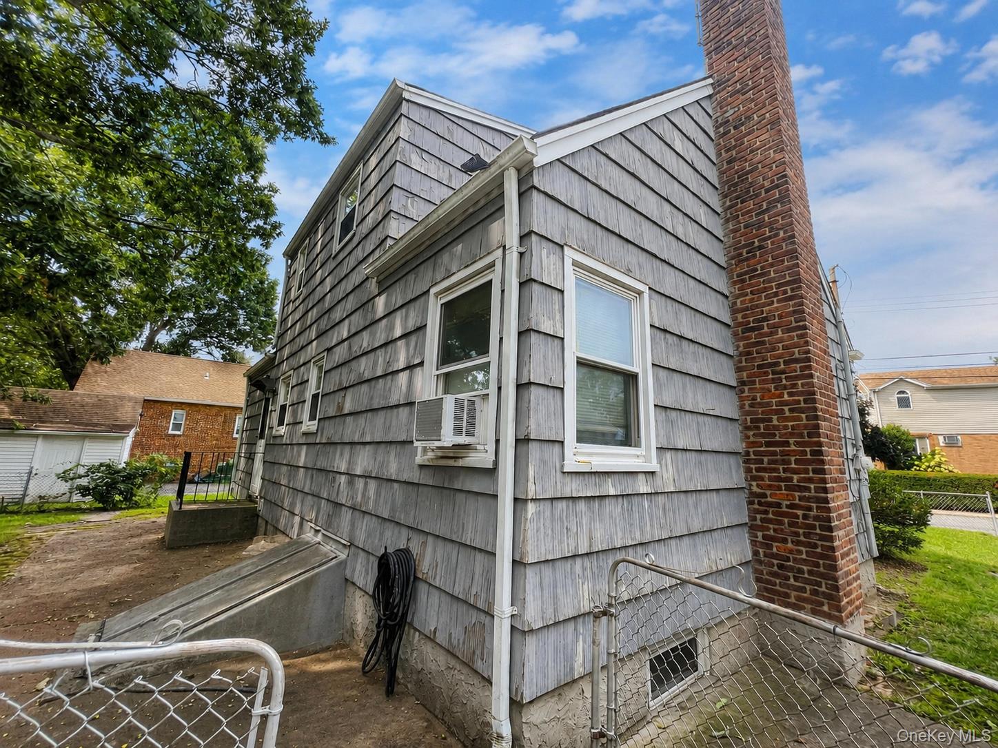 471 Eureka Avenue Property Photo 2