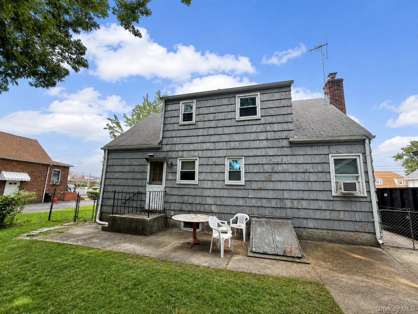 471 Eureka Avenue Property Photo 3