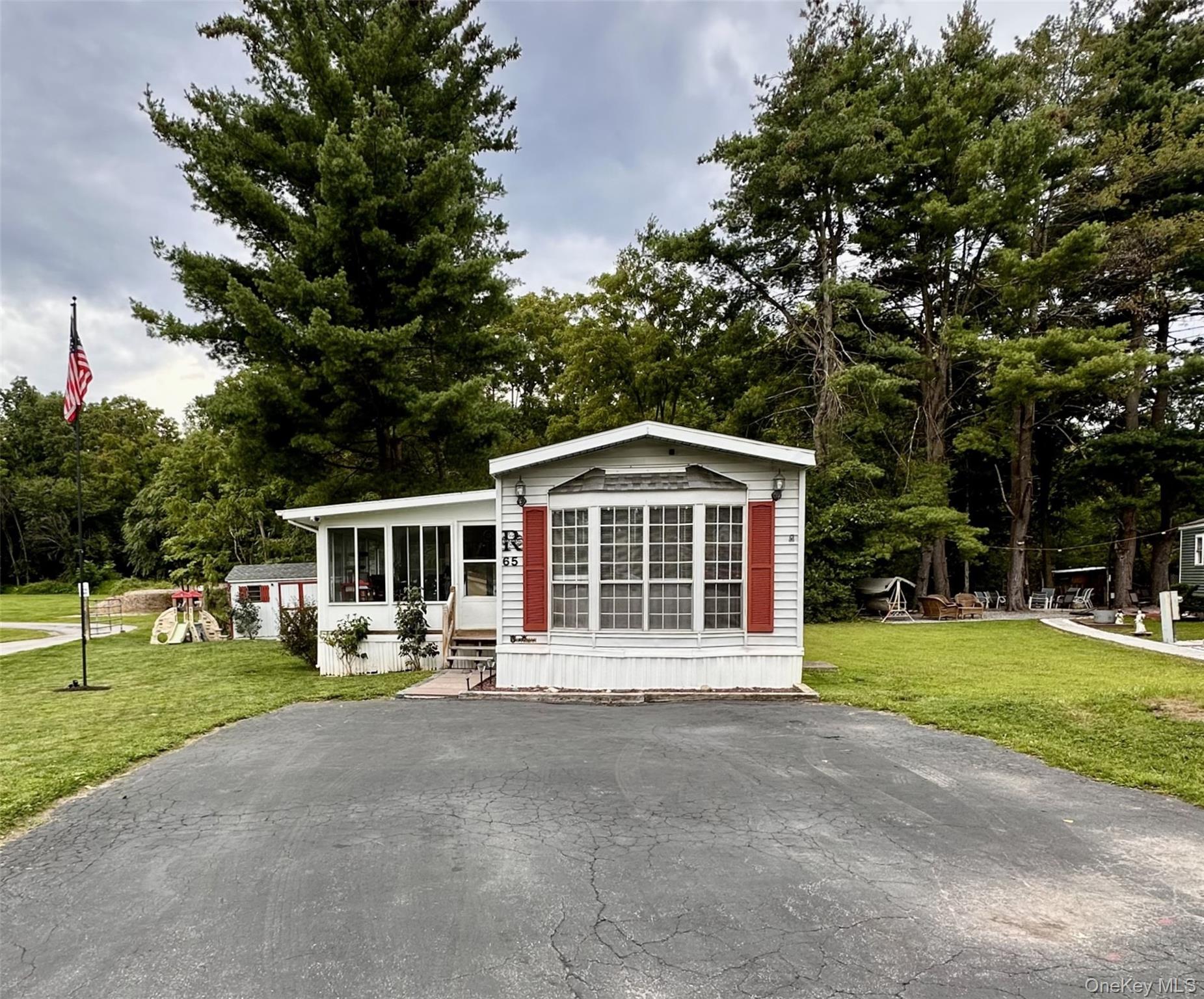 65 Water Loop Property Photo 1
