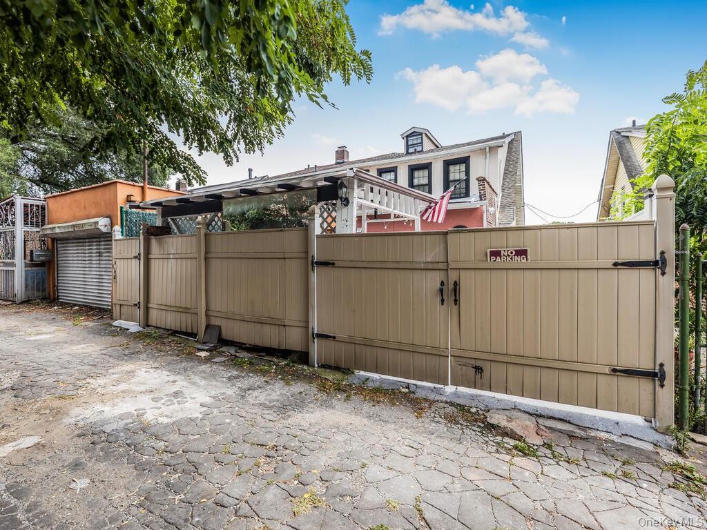 199 W 179th Street Property Photo 29