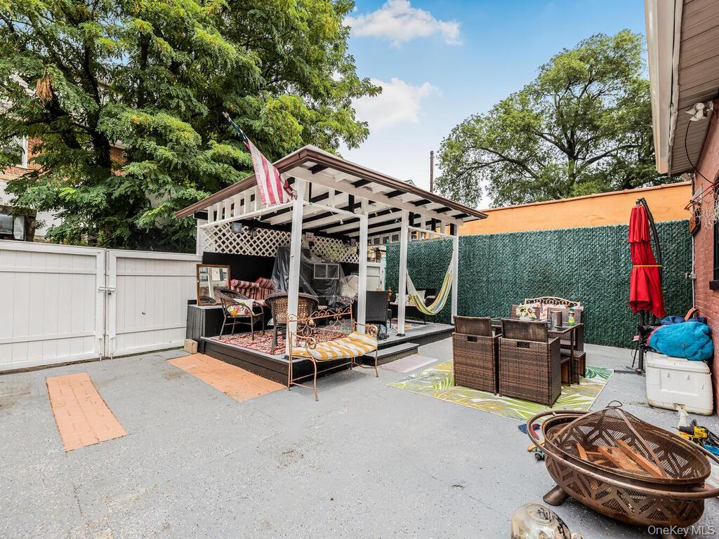 199 W 179th Street Property Photo 33