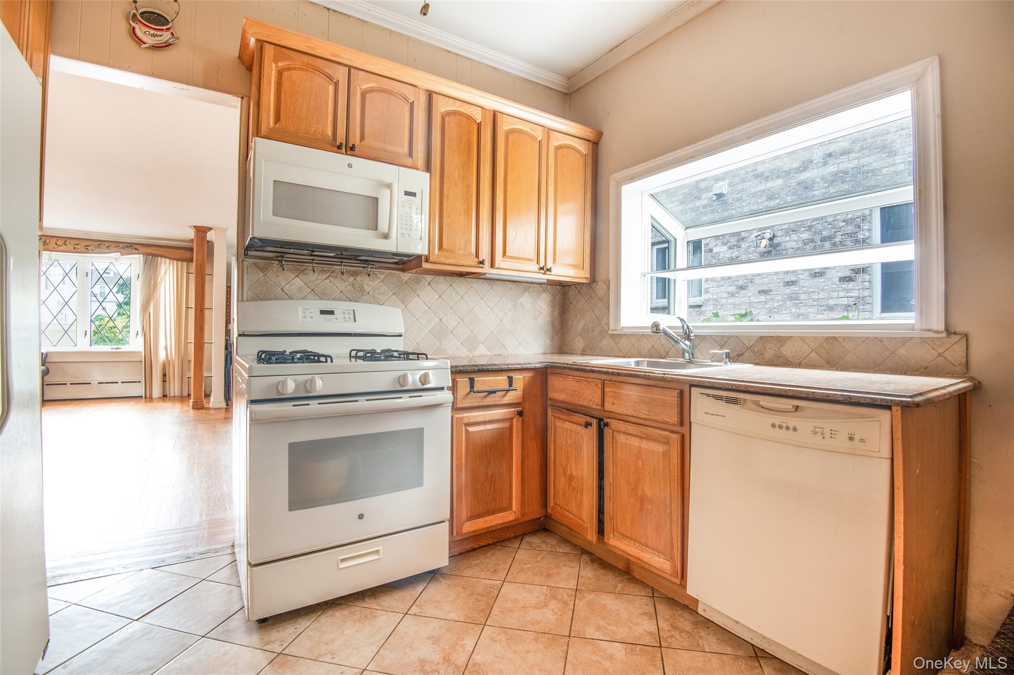916 Hollywood Avenue Property Photo 7