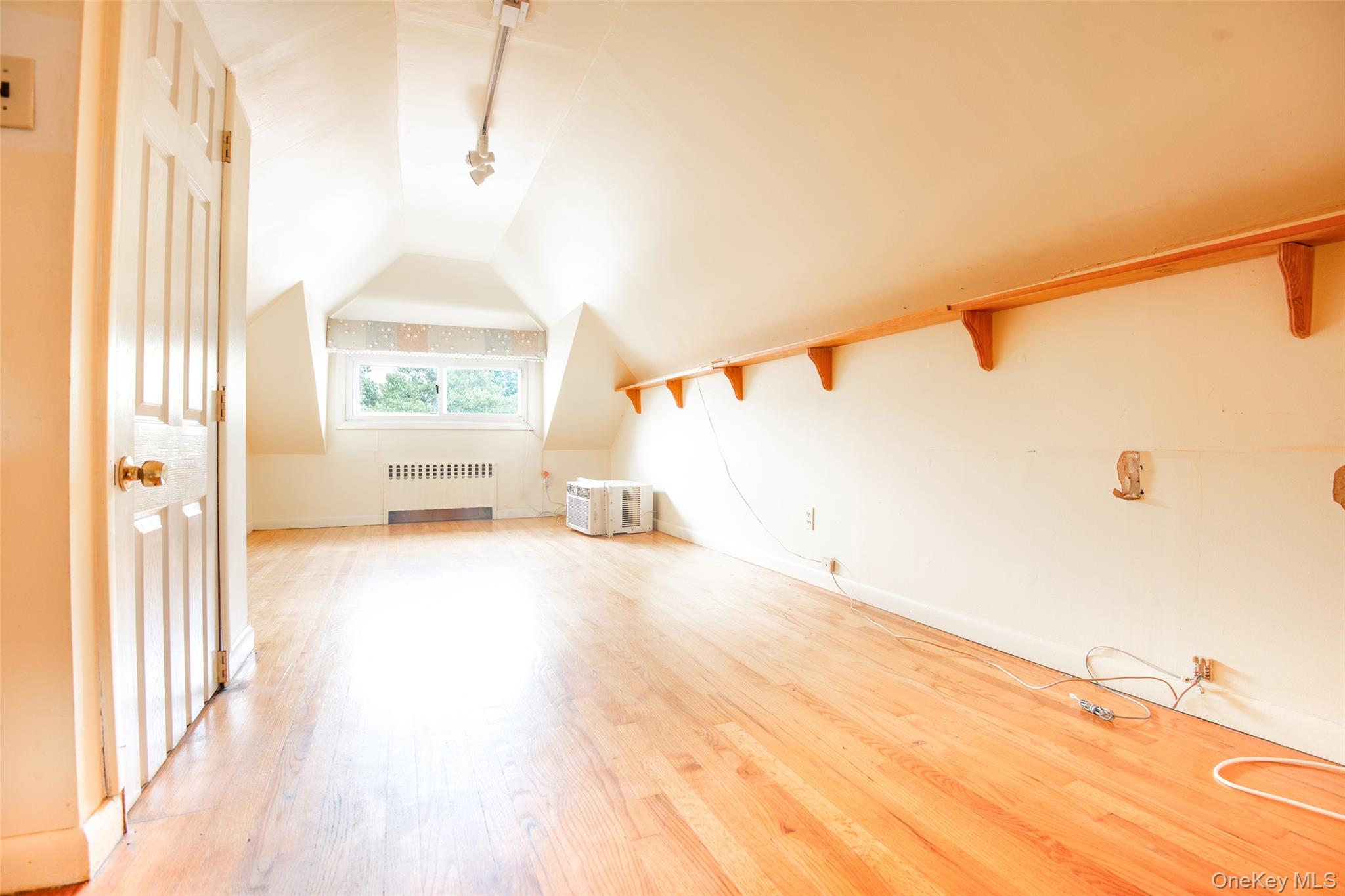 916 Hollywood Avenue Property Photo 14