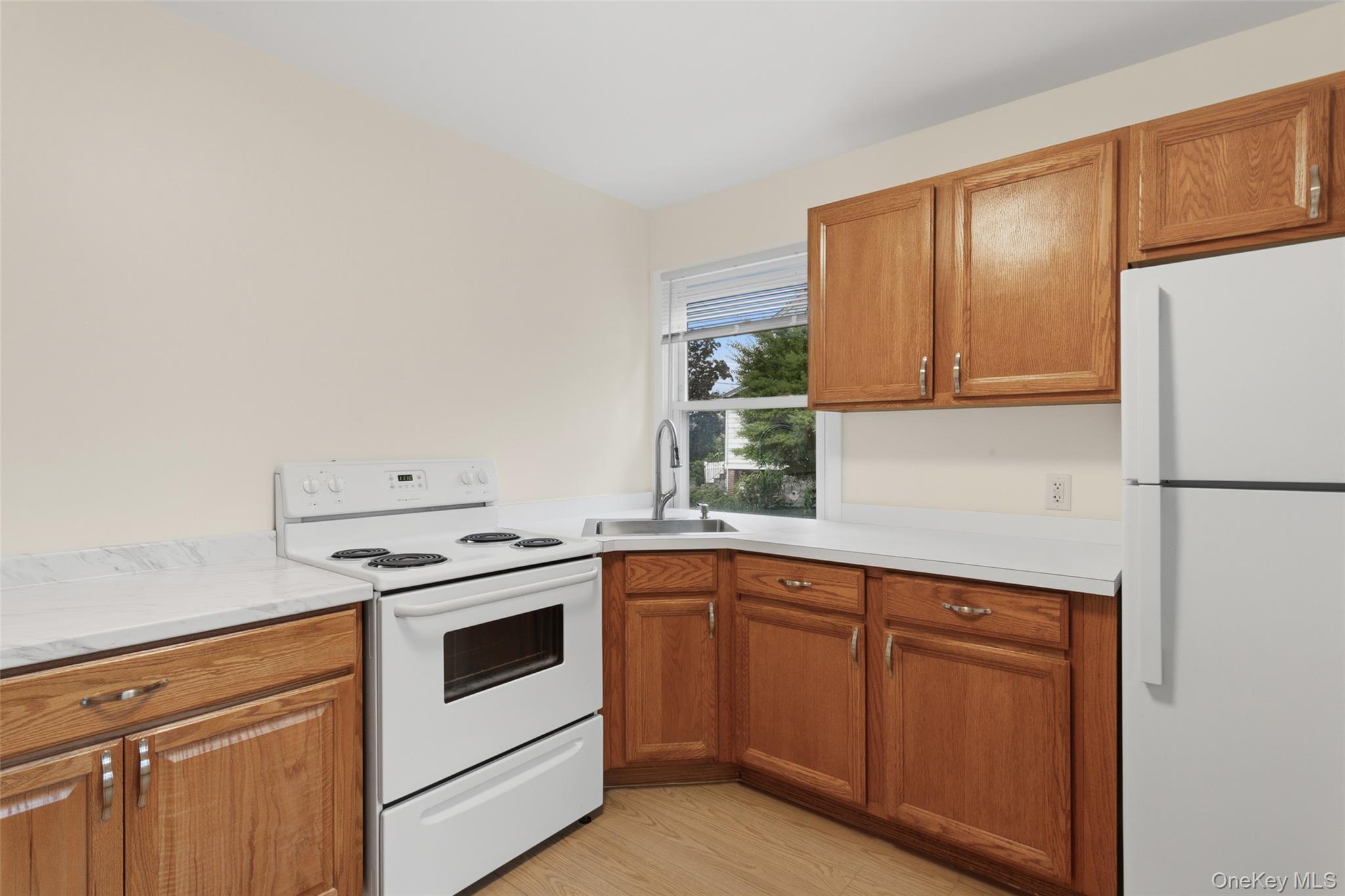 342 Stanley Avenue 2 Property Photo 4