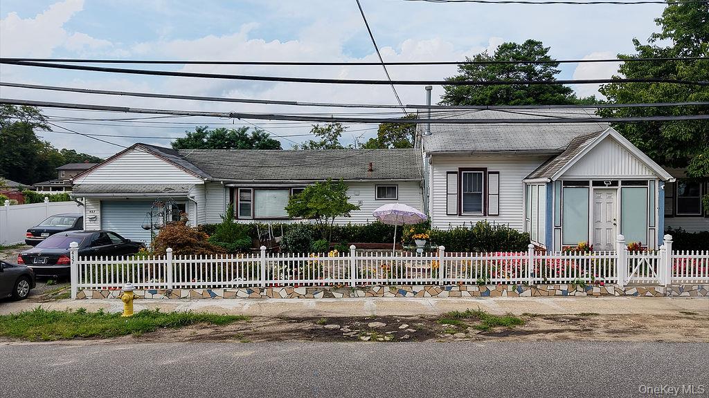 437 Moffitt Boulevard Property Photo 1