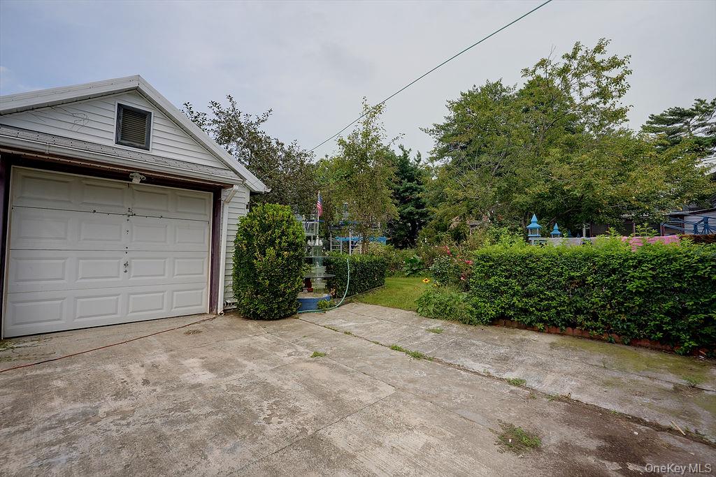 437 Moffitt Boulevard Property Photo 2