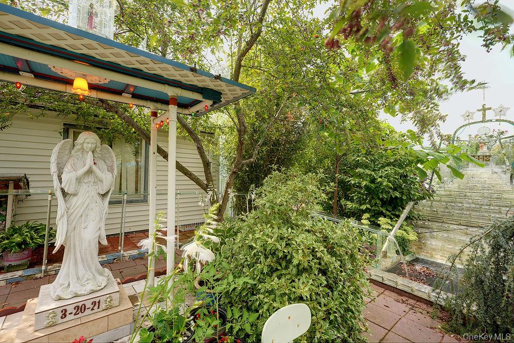 437 Moffitt Boulevard Property Photo 21