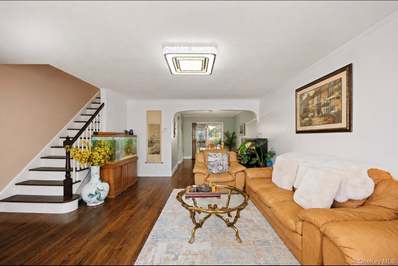 75-31 Furmanville Avenue Property Photo 3