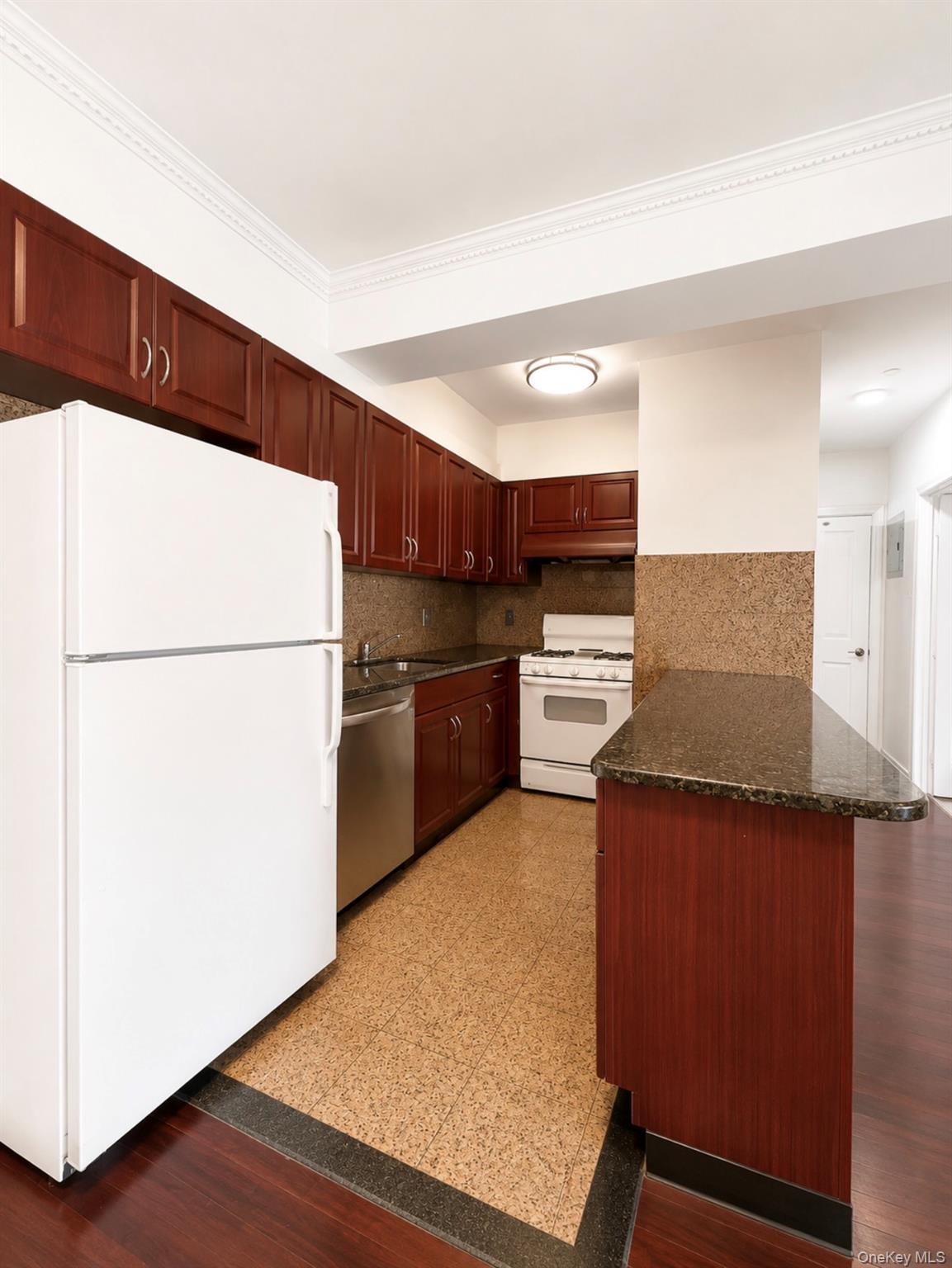 4105 College Point Boulevard 2d Property Photo 4