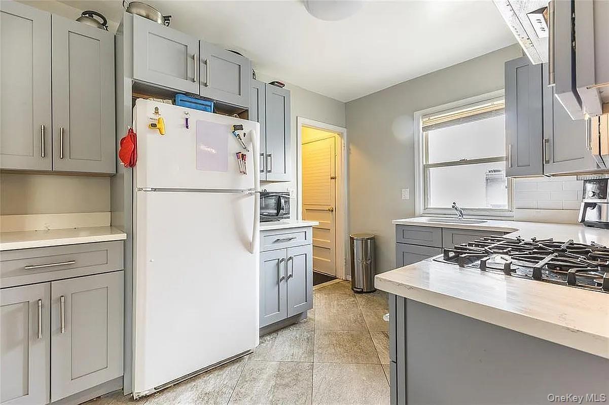 80-15b 168th Street Property Photo 3