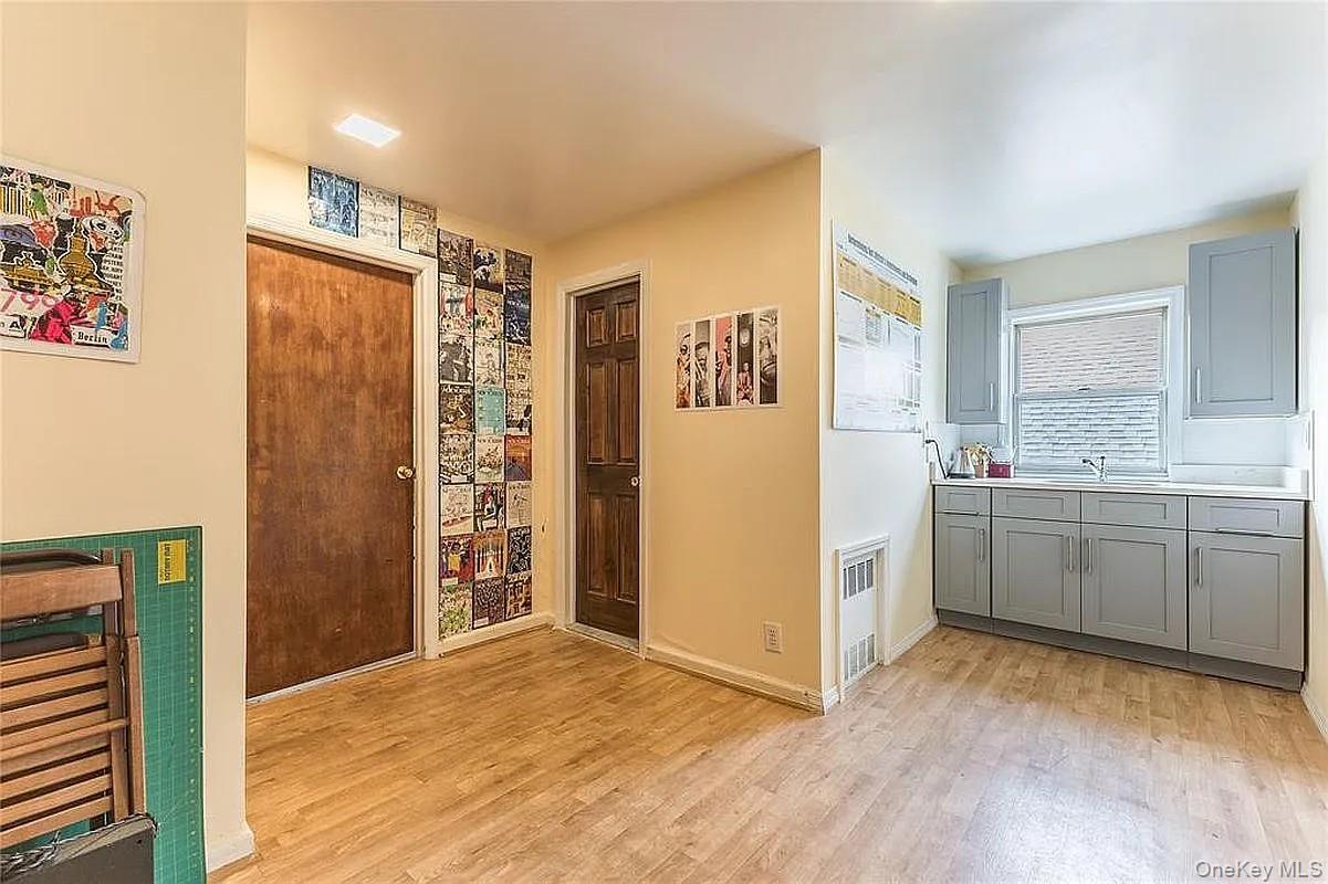 80-15b 168th Street Property Photo 8
