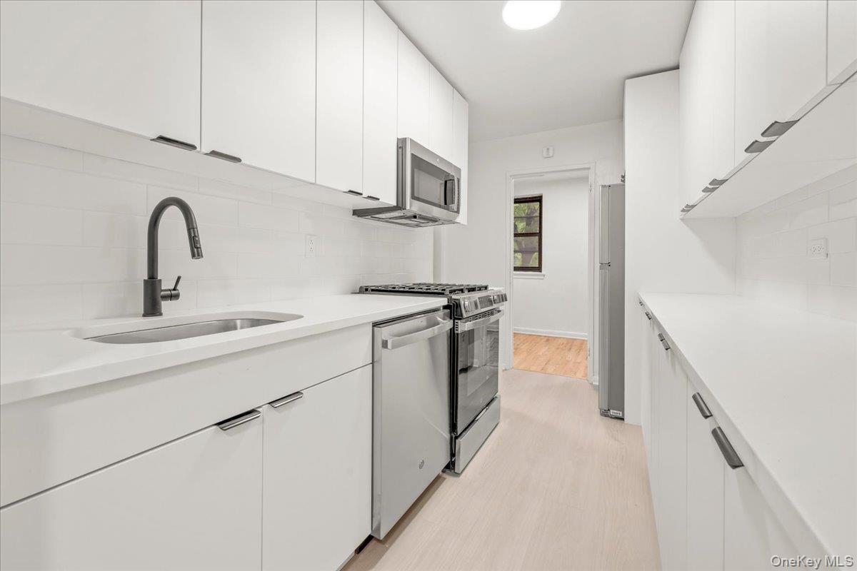 3260 Netherland Avenue 2f Property Photo 2