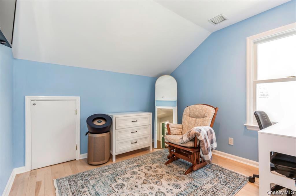 12 Midvale Avenue Property Photo 12