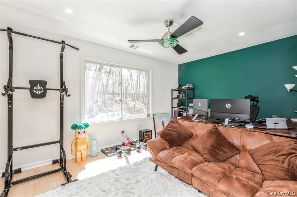 12 Midvale Avenue Property Photo 17