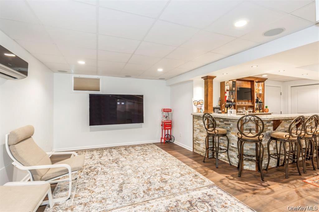 12 Midvale Avenue Property Photo 19