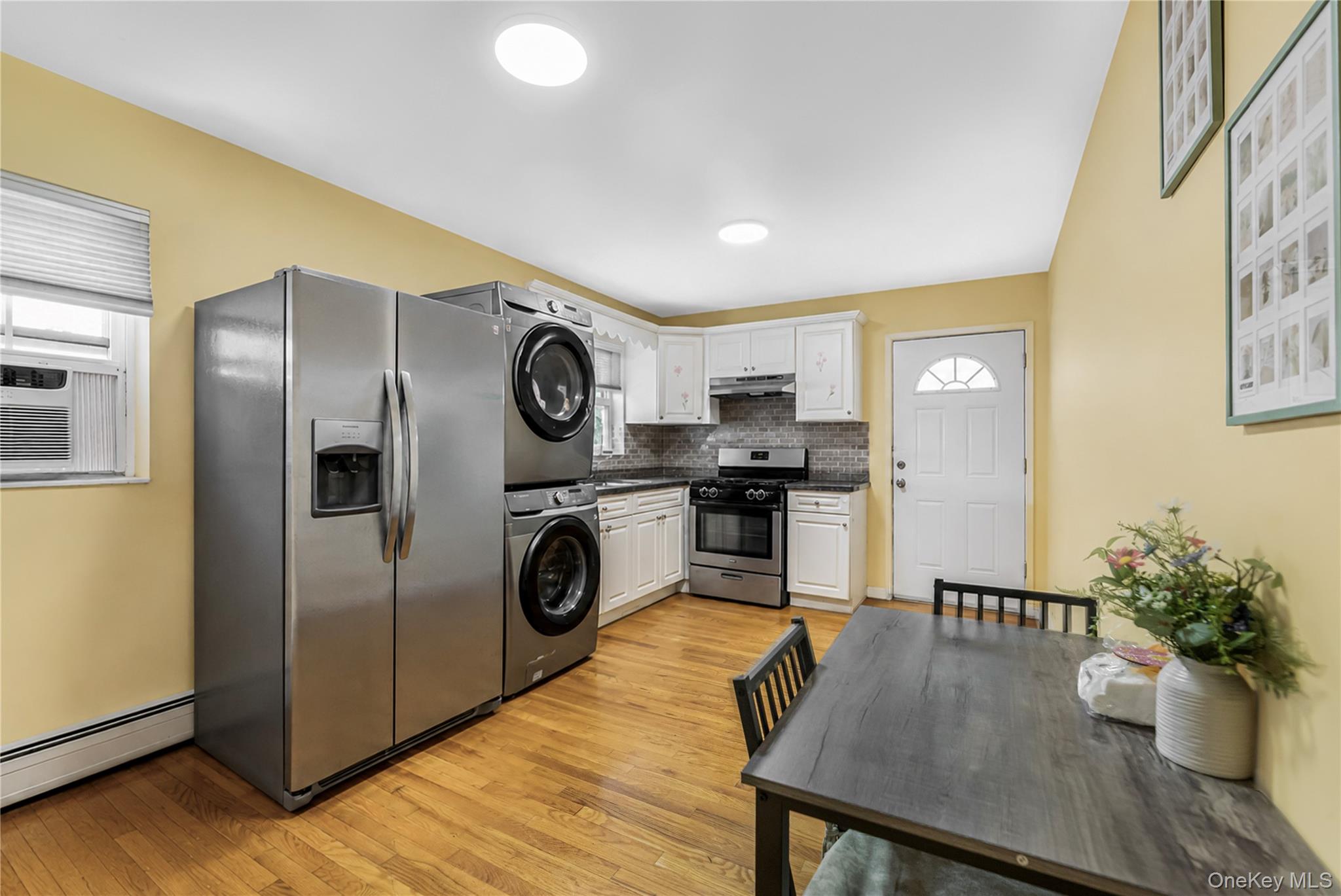 2573 Pelham Bay Park Property Photo 3