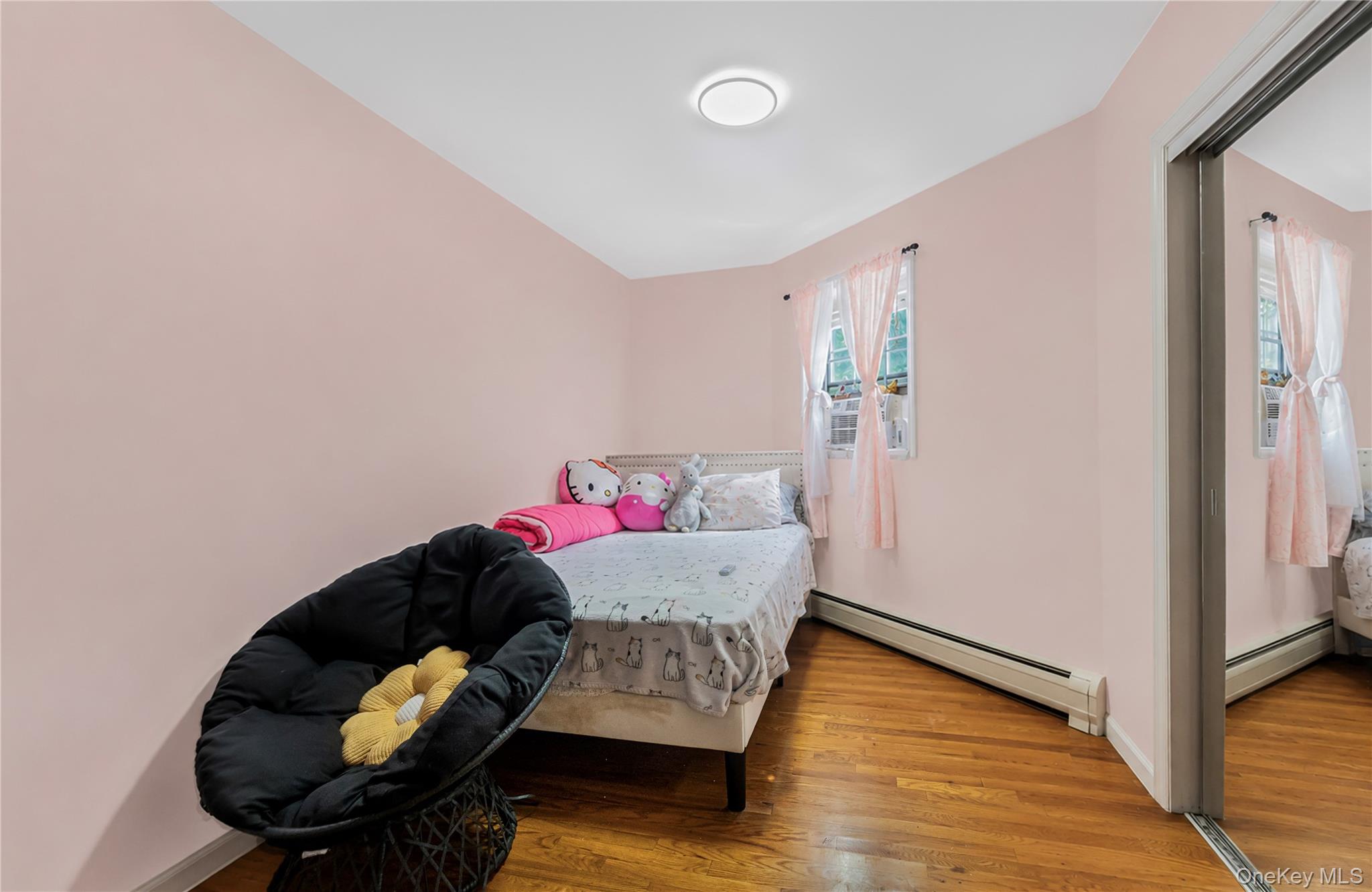 2573 Pelham Bay Park Property Photo 5