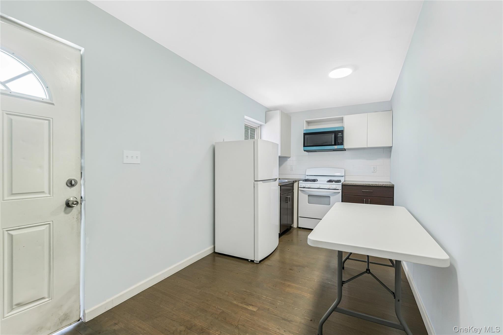 2573 Pelham Bay Park Property Photo 9