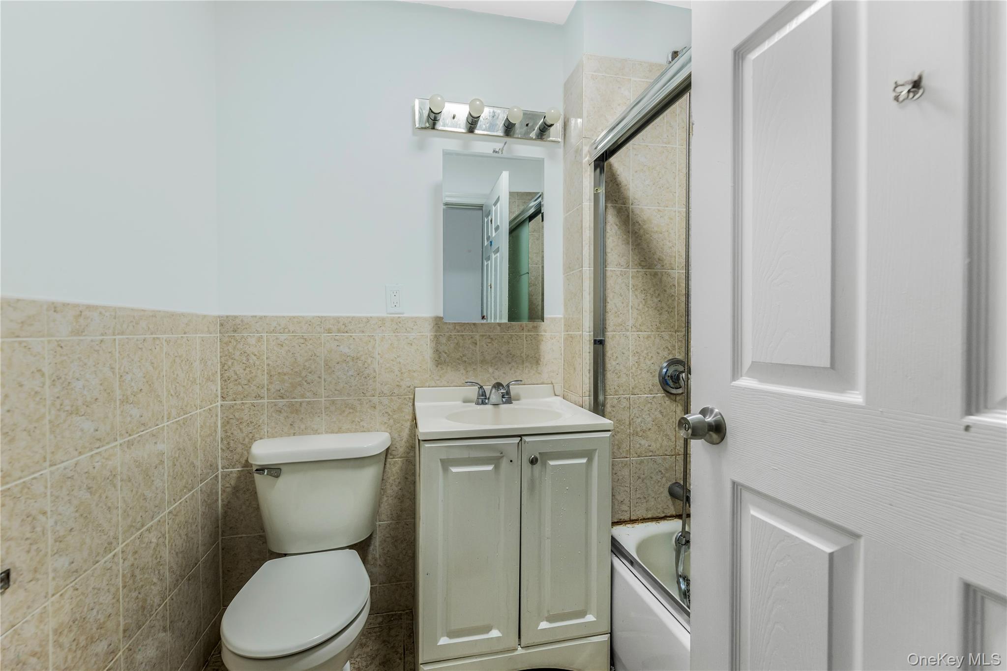 2573 Pelham Bay Park Property Photo 11