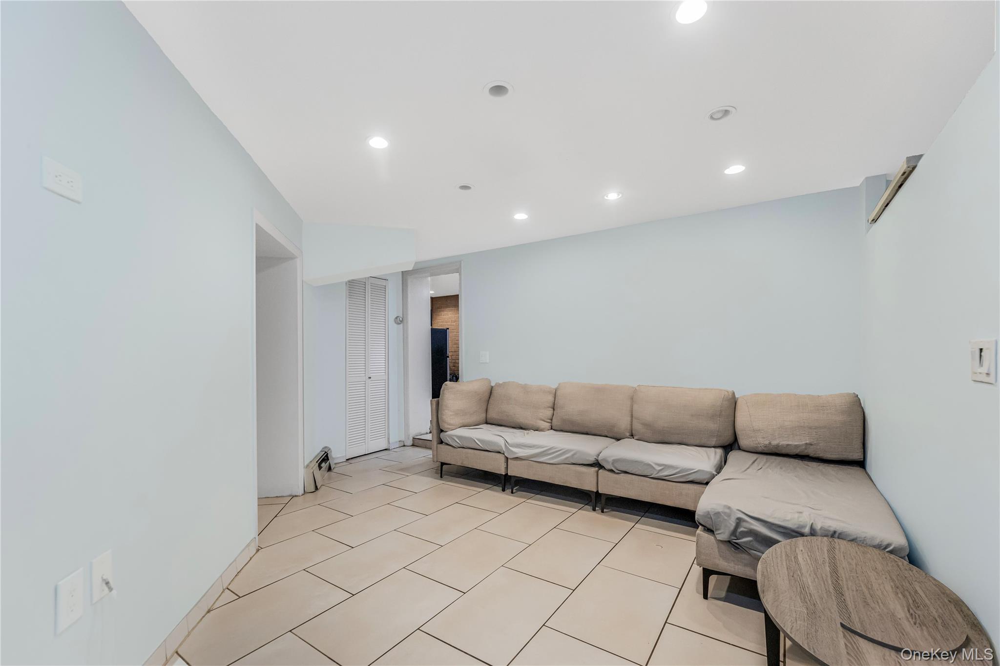 2573 Pelham Bay Park Property Photo 14