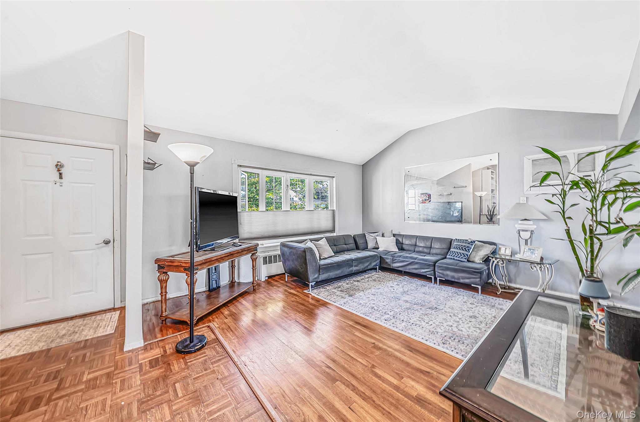 172 N Walnut Street Property Photo 3