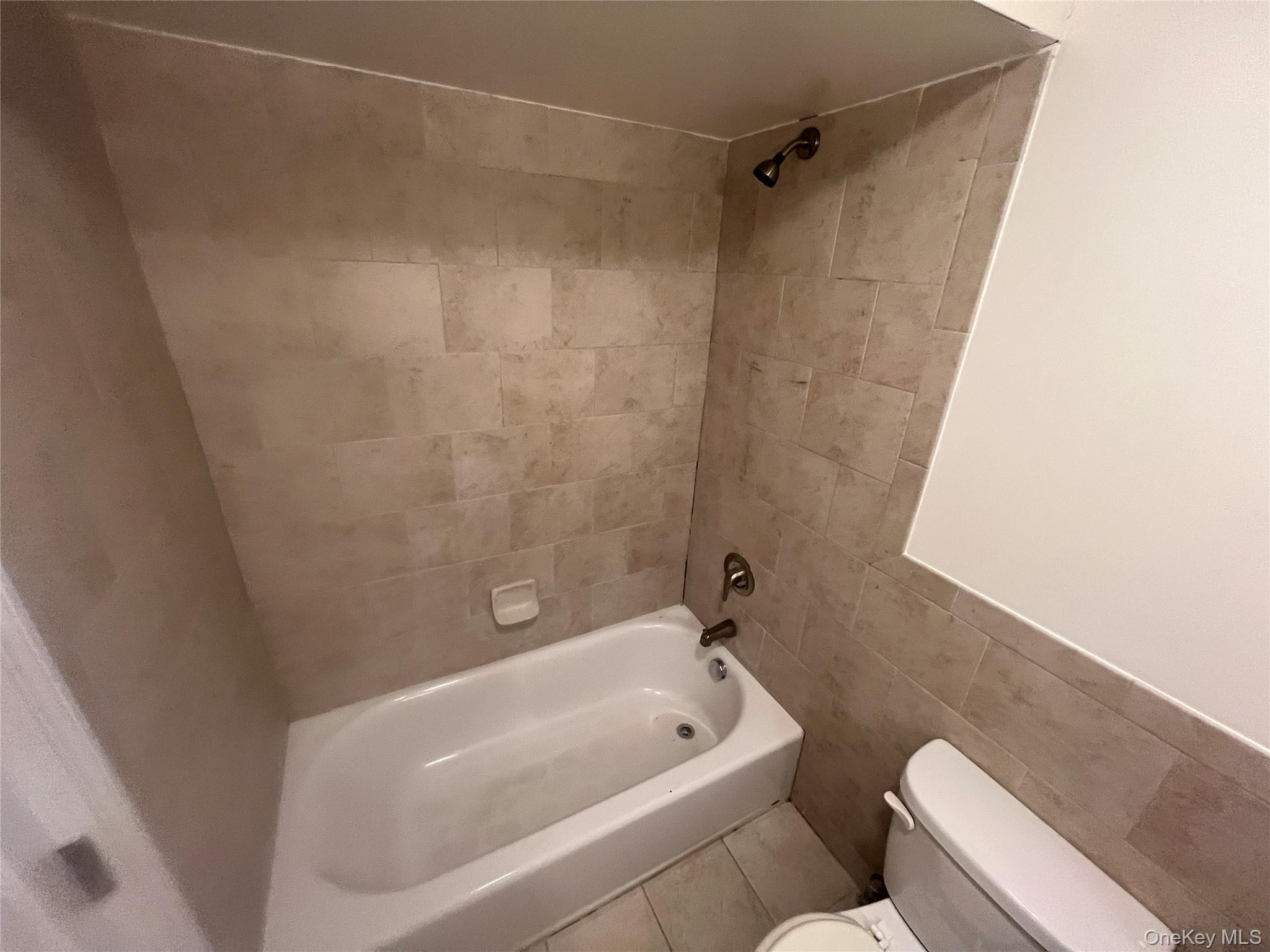 408 Carpenter Avenue 24 Property Photo 9