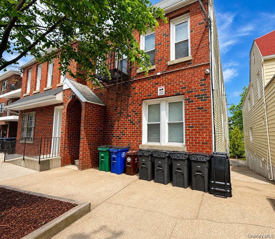 2043 Mayflower Avenue Property Photo 1