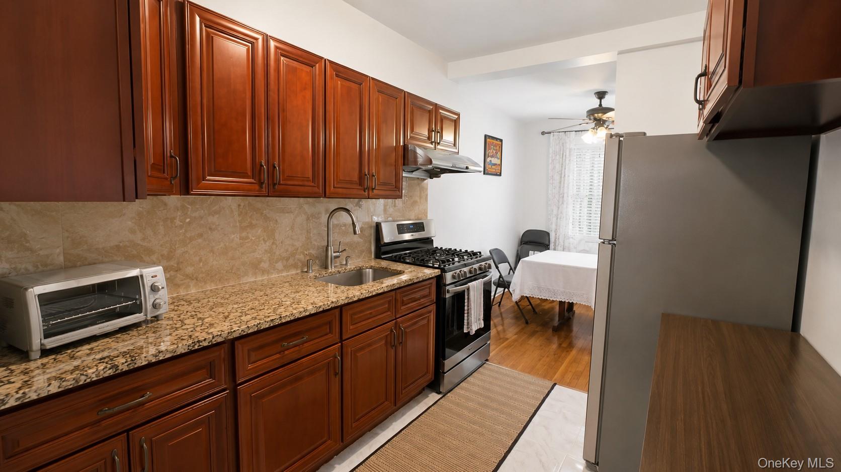 3251 72nd Street Property Photo 4