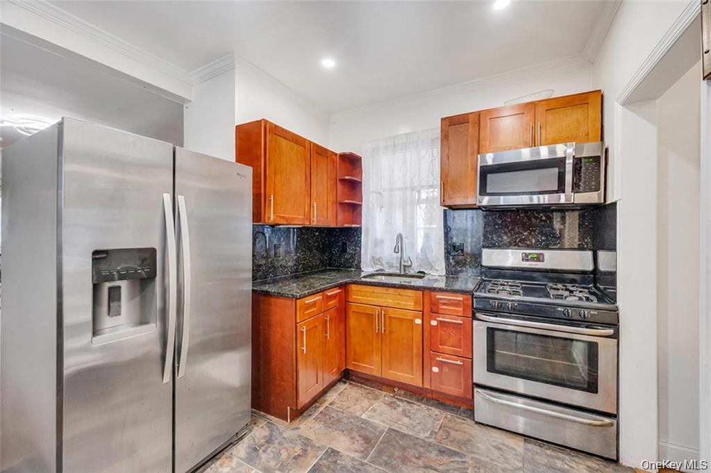 10530 Van Wyck Expressway Property Photo 7