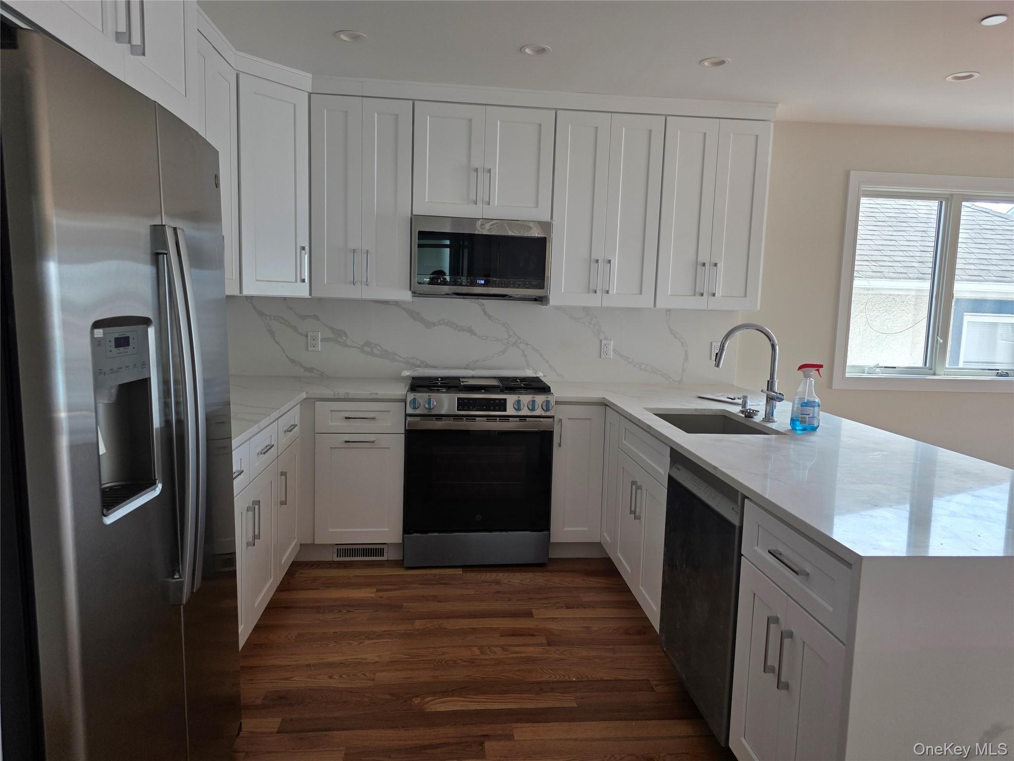 72 Ohio Avenue Lower Property Photo 7