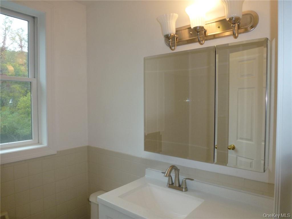 1217 E Main Property Photo 8