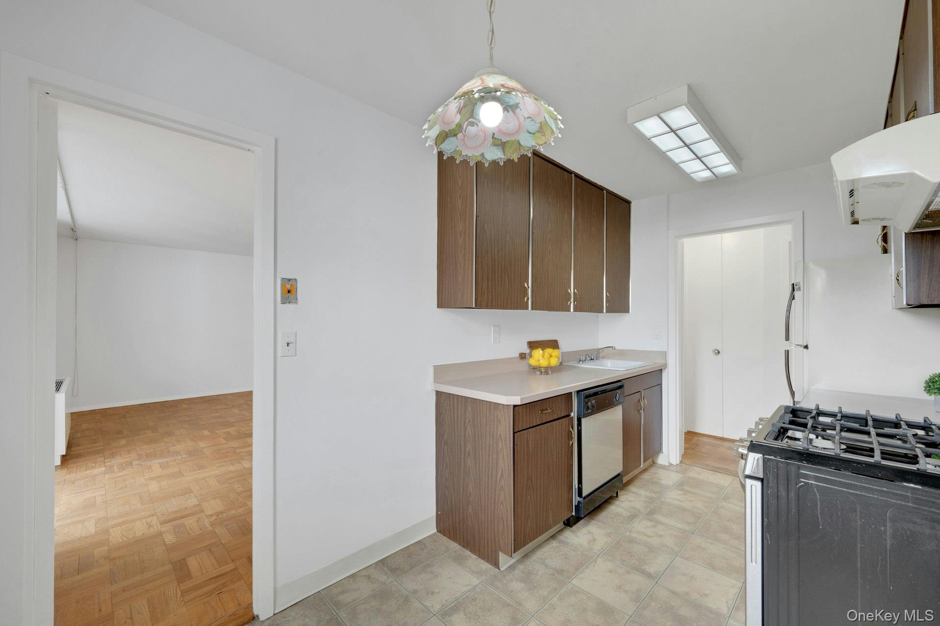 499 N Broadway 6b Property Photo 9