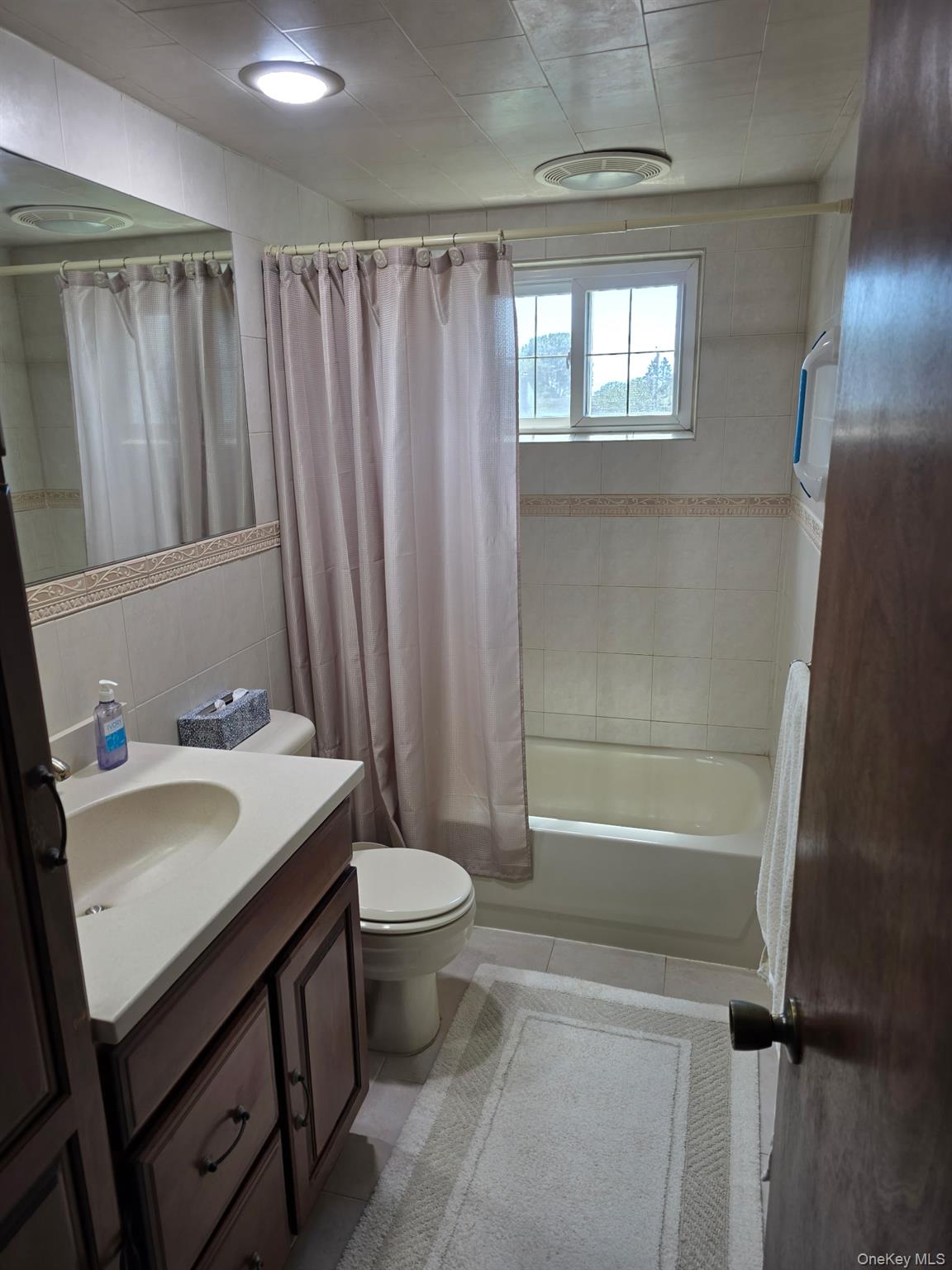885 E Park Avenue Upper Property Photo 8