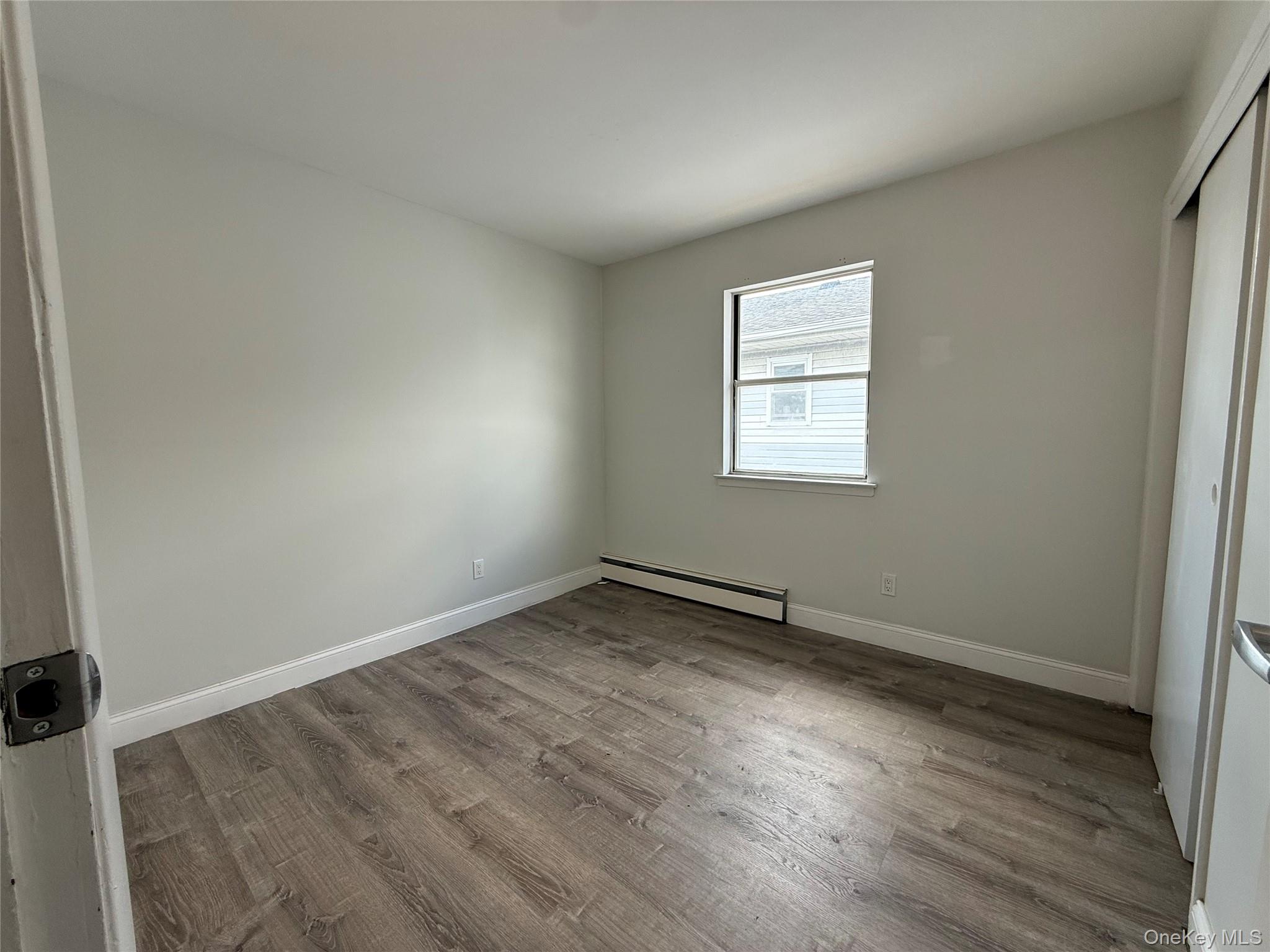 885 E Park Avenue Upper Property Photo 17
