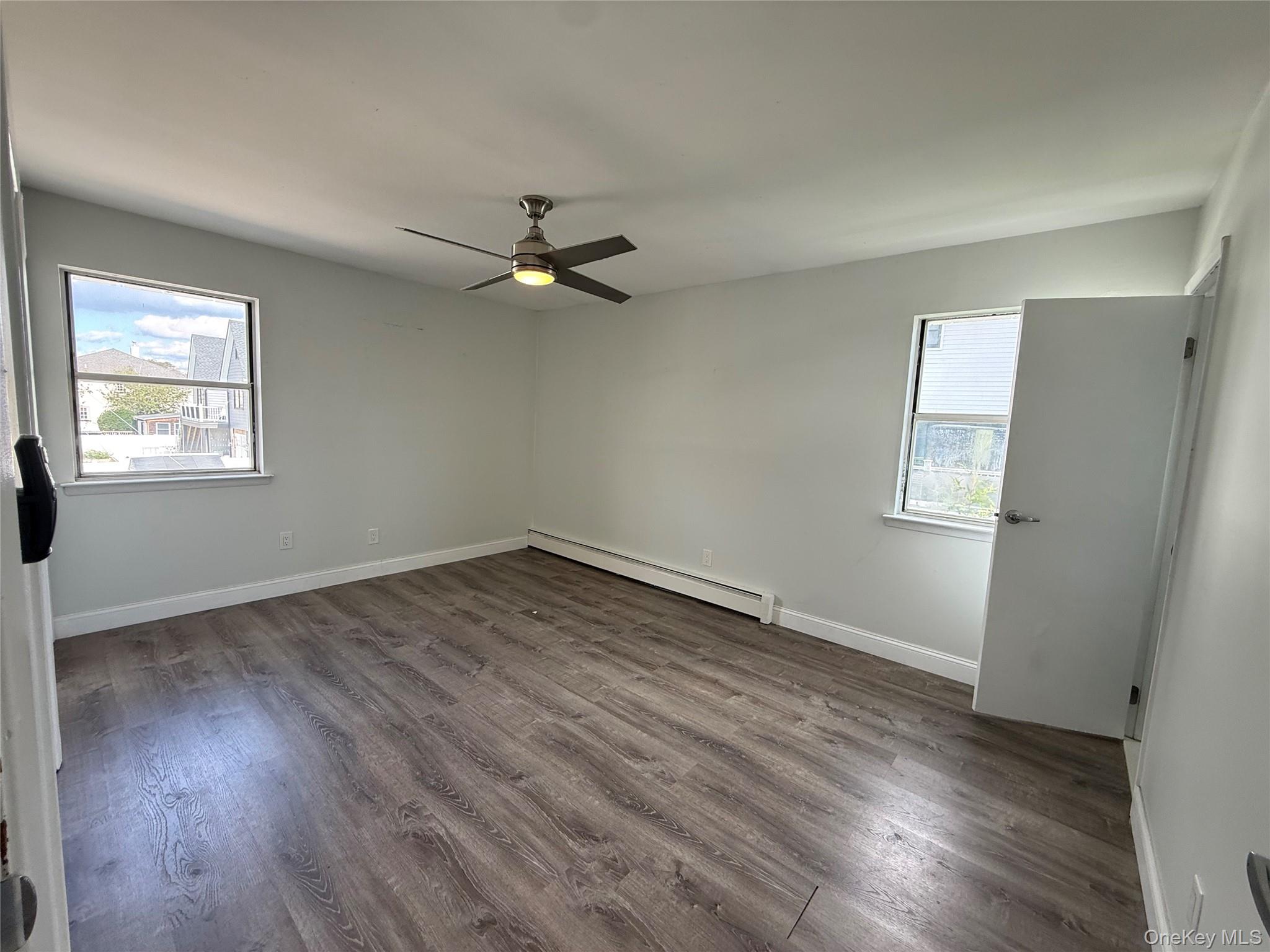 885 E Park Avenue Upper Property Photo 19