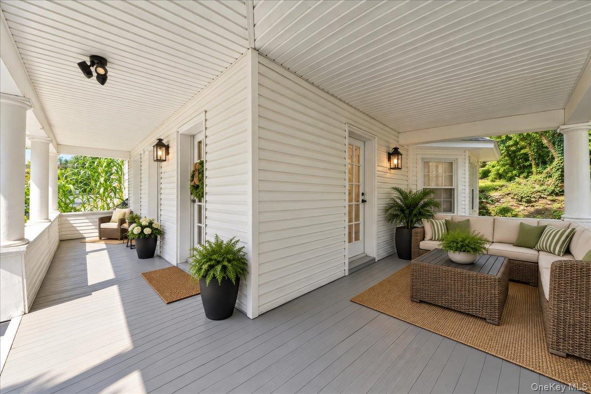 117 N Riverside Avenue Property Photo 3
