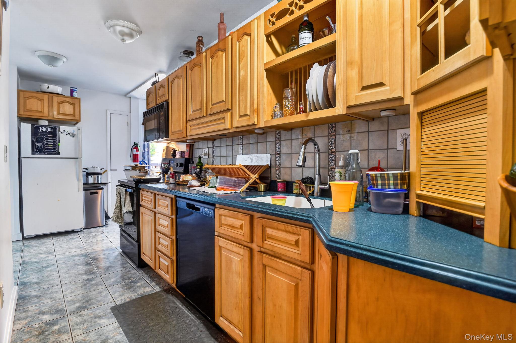 11 S White Street Property Photo 4