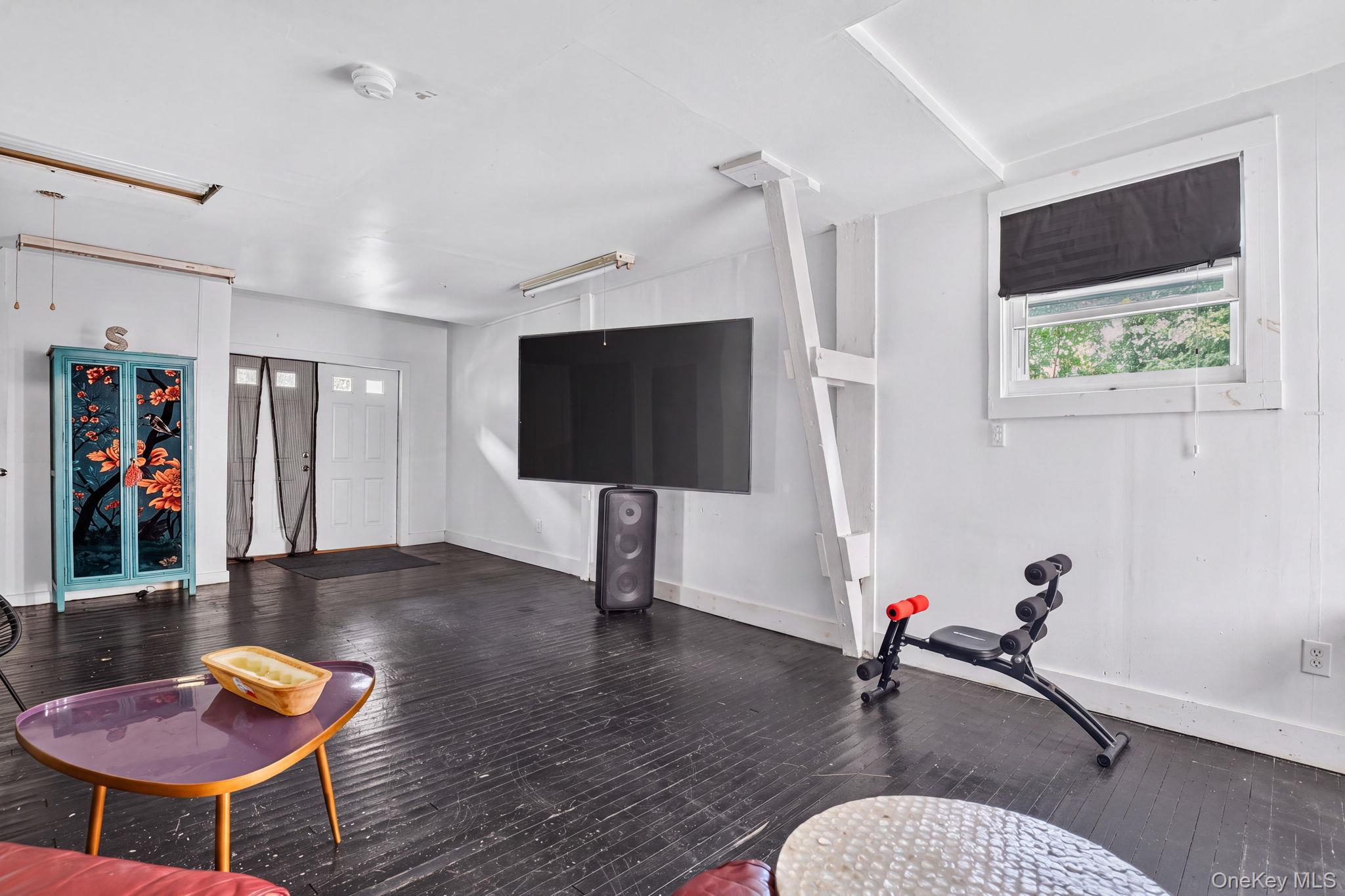 11 S White Street Property Photo 6