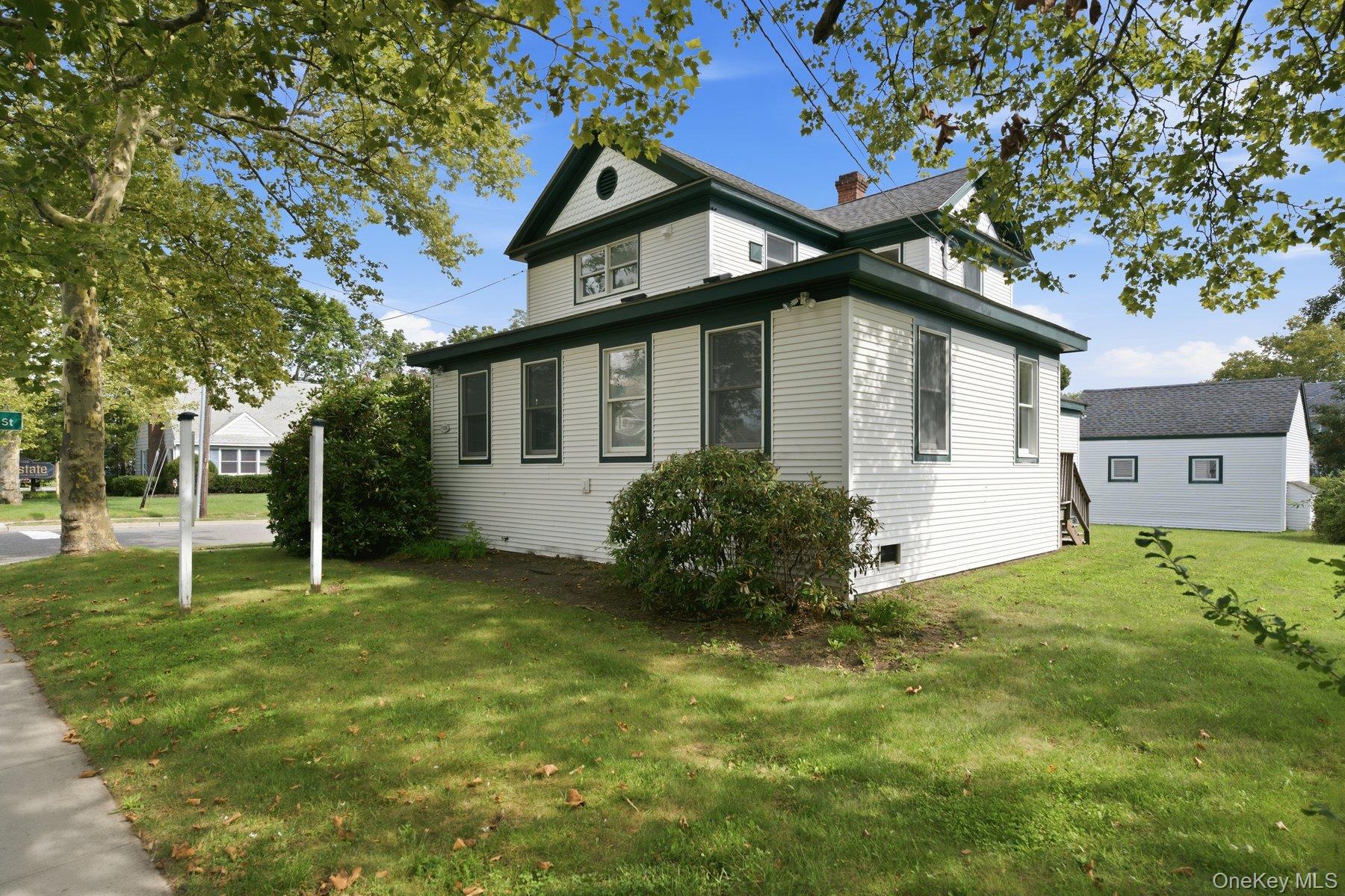 1228 Roanoke Avenue Property Photo 2